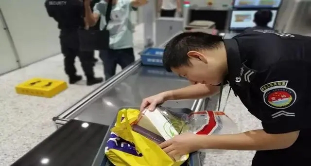 Bolehkah minyak kuku membawa ke dalam pesawat?